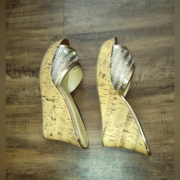 Thalia Sodi Rose Gold Slip-On Wedge Sandal, Sz. 9. I do accept reasonable offers - Picture 4 of 5